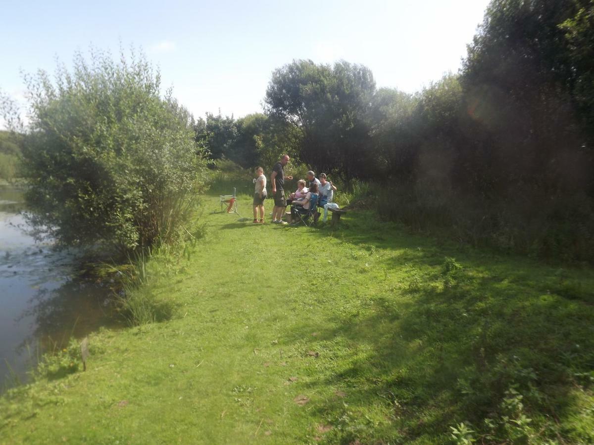 Marsh Water Ponds Fishery Villa Kidwelly Eksteriør bilde