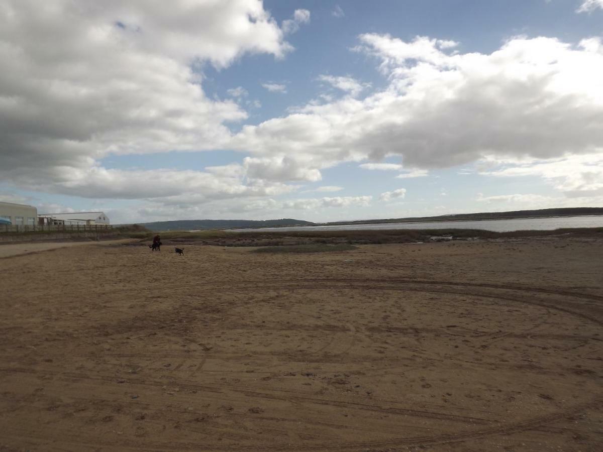 Marsh Water Ponds Fishery Villa Kidwelly Eksteriør bilde